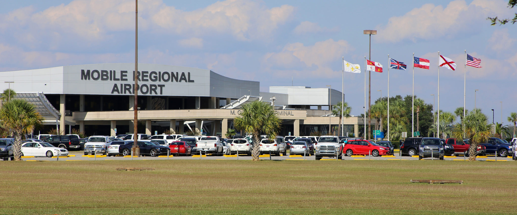 The front of the Mobile Regional Apirport